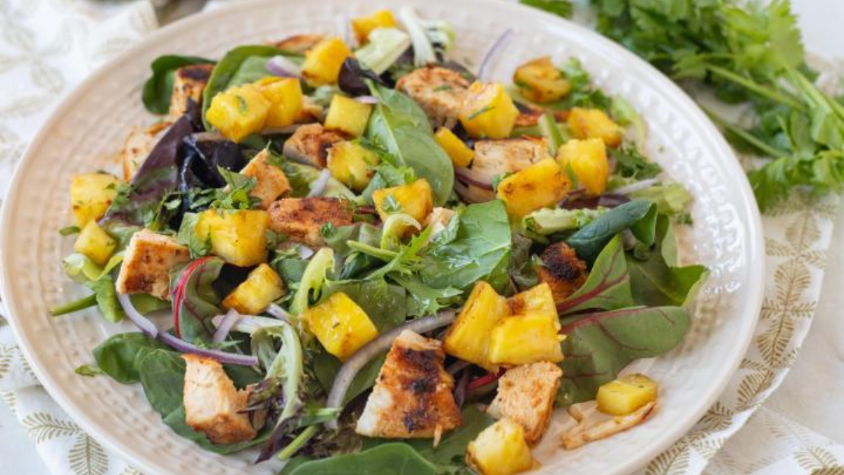 Best Ensalada de Pollo y Ananas Near Me